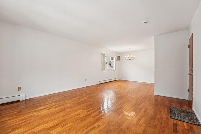 Building Photo - 529 38th St