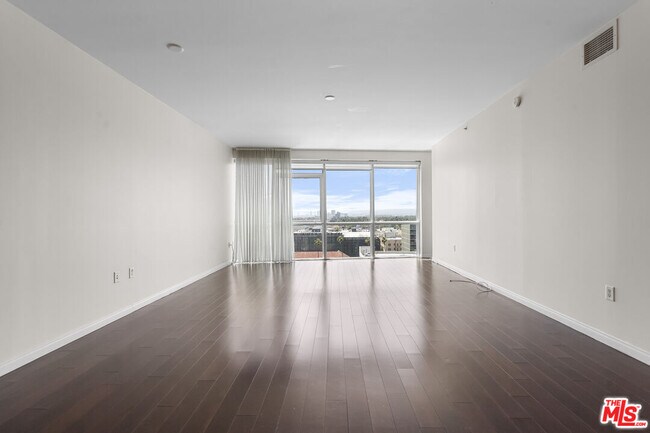 Building Photo - 3785 Wilshire Blvd