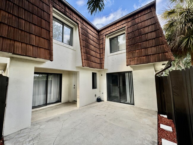 Building Photo - 2216 White Pine Cir