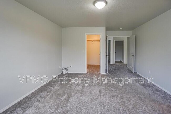 Building Photo - 9819 NE 86th St