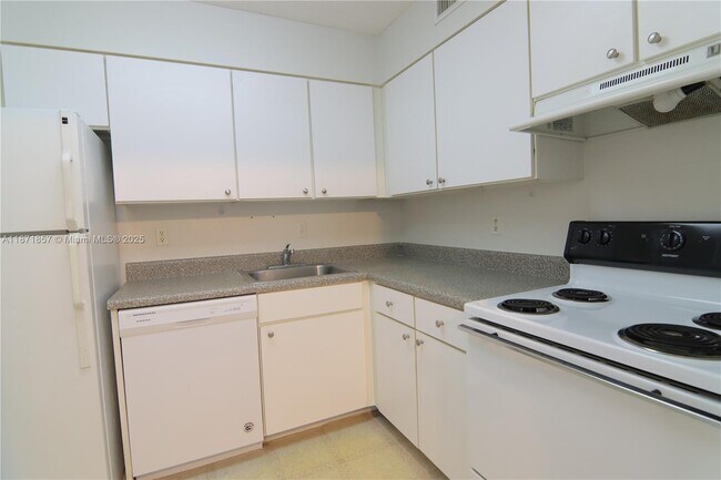 Building Photo - 4910 NW 79th Ave