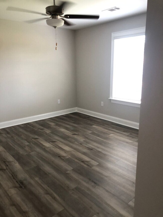 Building Photo - 133 Hunters Hill Wy