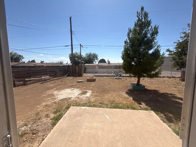 Building Photo - 809 Spruce Ave