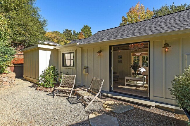 Building Photo - High end, fully furnished (or unfurnished) pair of cottages in Downtown Mill Valley! PROGRESSIVE
