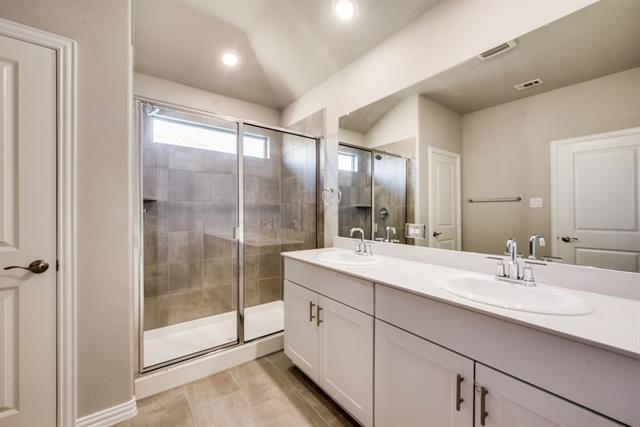 Building Photo - 605 Cedar Springs Dr