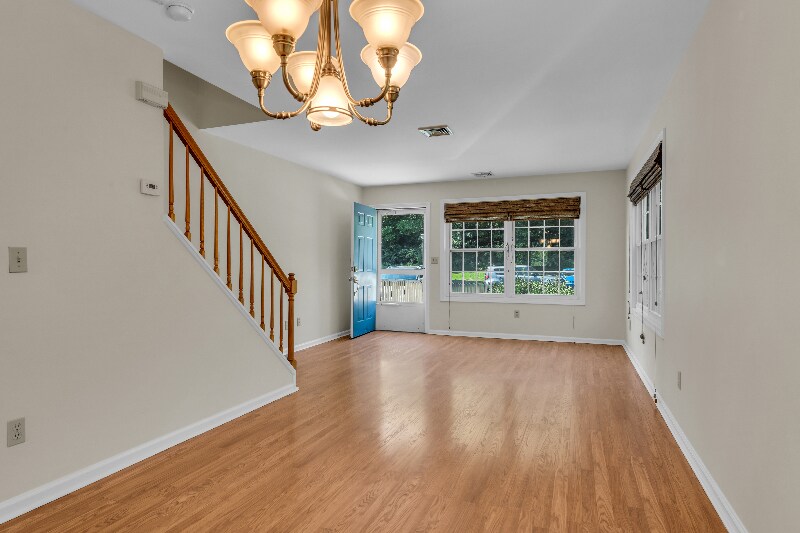 Building Photo - 62 Manorwood Dr