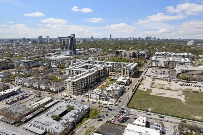 Building Photo - 3307 W Lamar St