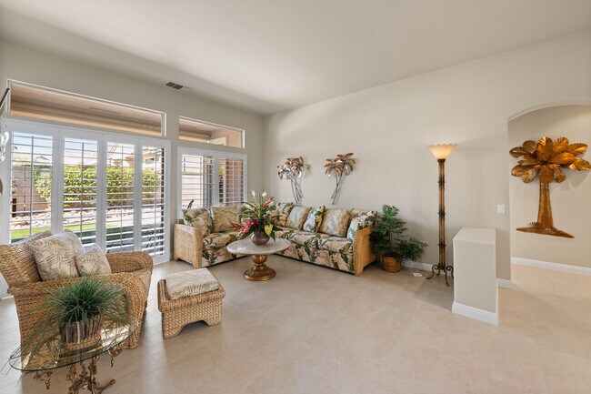 Building Photo - 38537 Fallbrook Ave