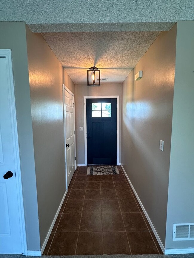 Building Photo - Spacious Home in Prime Manhattan Location ...