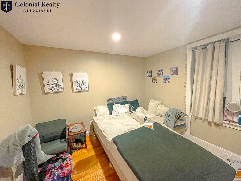 Building Photo - 74 Egmont St