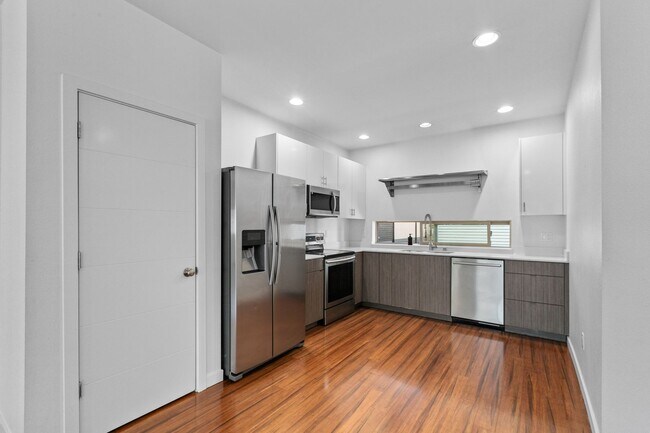 Building Photo - 3bd/1.5ba Seattle Townhouse