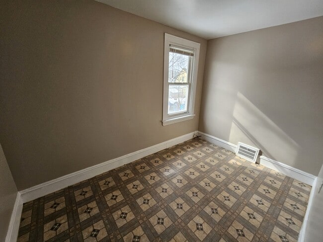 Building Photo - 1762 E 33rd St