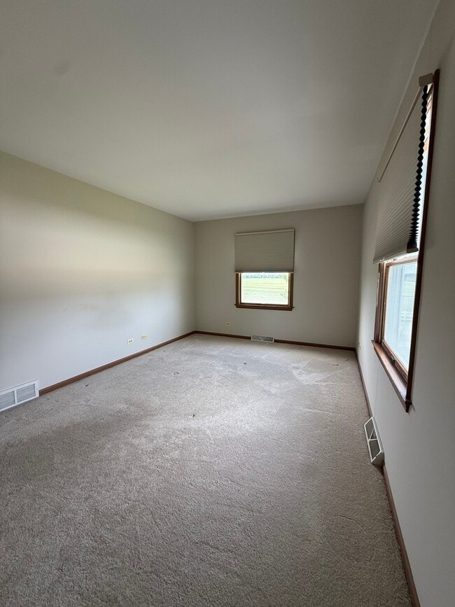 Building Photo - 153 Spuhler Dr