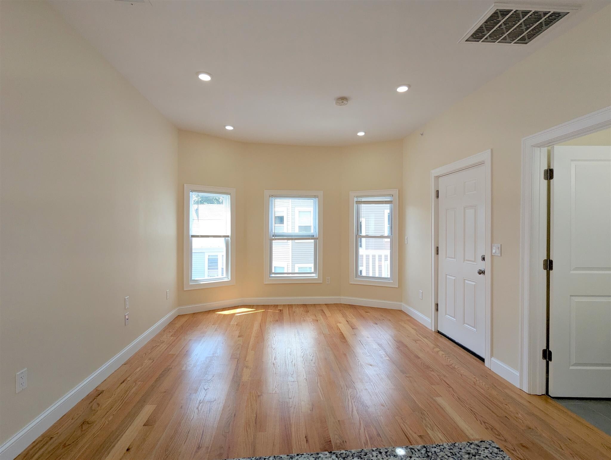 Building Photo - 2 Sacramento Pl