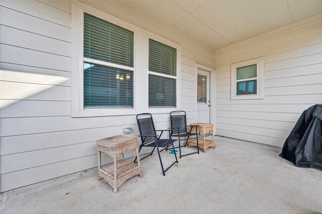 Building Photo - 32226 Cedar Crst Dr