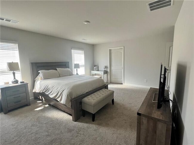 Building Photo - 167 Fernbrook Trl