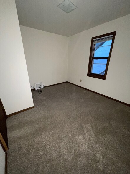 Building Photo - 933 7th St S