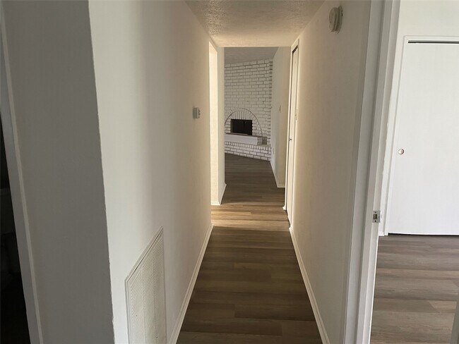 Building Photo - 17615 Red Wolf Ct