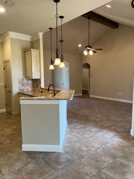 Building Photo - 310 Oar Wood Dr