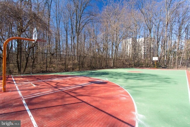 Building Photo - Lafayette Park Condominium | All Utilities Included | Pool, Tennis Court & Clubhouse