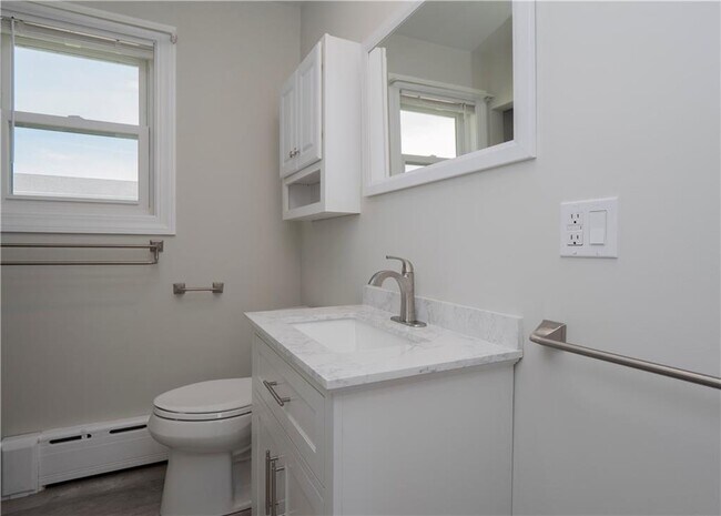 Building Photo - 40 Draper Ave