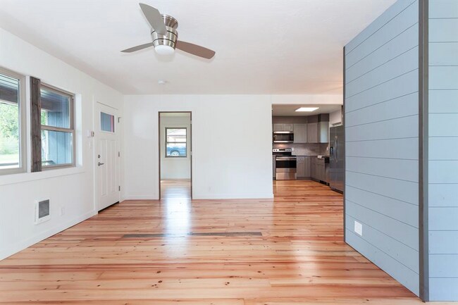 Building Photo - Gorgeous Whitefish Home