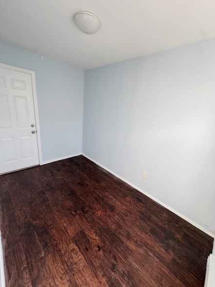 Building Photo - 128 Putnam St