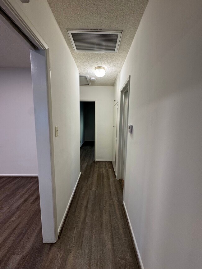 Building Photo - 457 Oak St