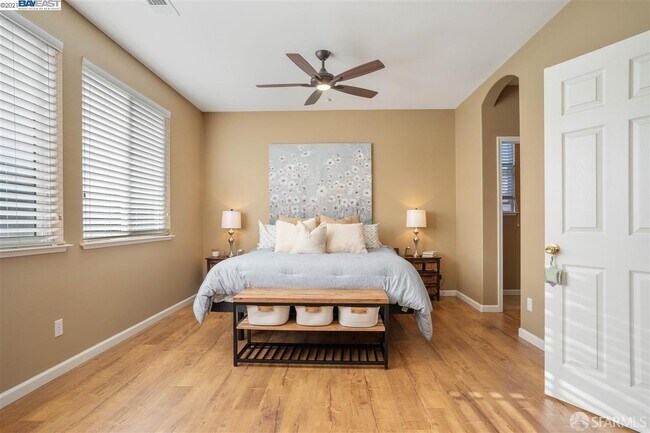 Building Photo - 699 Flemish Ct
