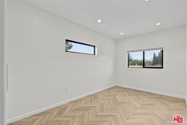 Building Photo - 10006 Odessa Ave