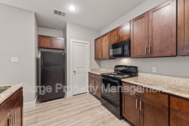 Building Photo - 13609 Pinnacle Cir W