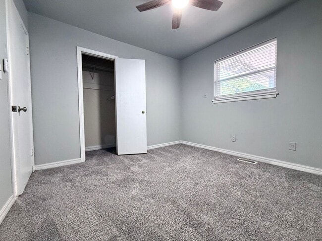 Building Photo - Charming 3 BD 1.5 BA w/ Bonus Room in the ...