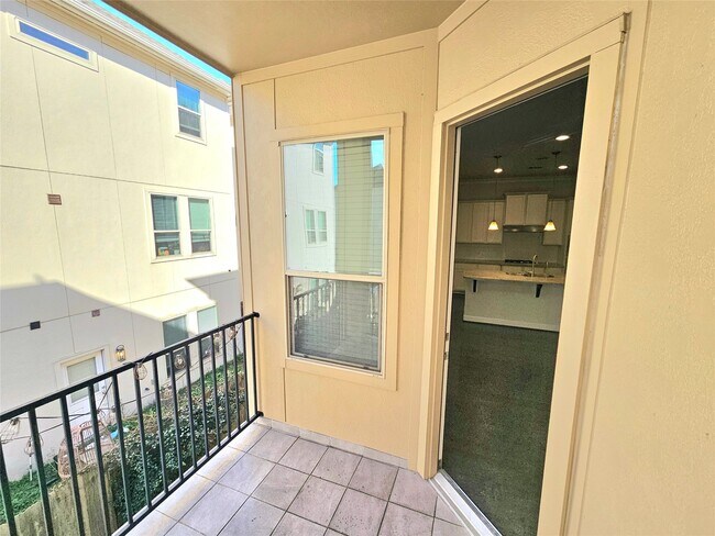 Building Photo - 9610 Knights Station Dr