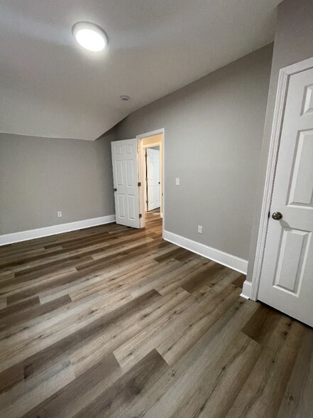 Building Photo - 928 Fairbanks Ave