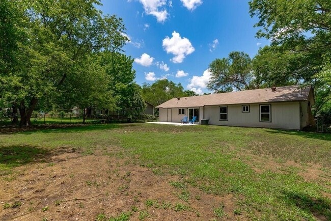Building Photo - 1512 Luray Dr