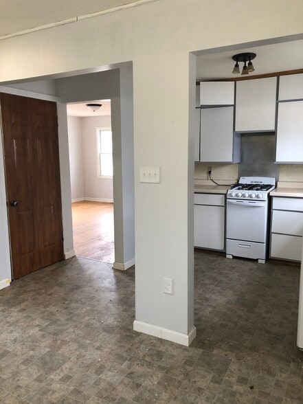 Building Photo - 632 S Anna Ave