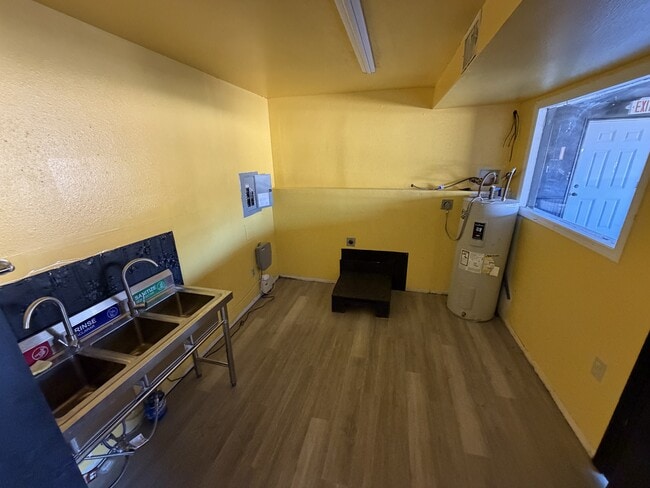 Building Photo - 2105 N Broadway St