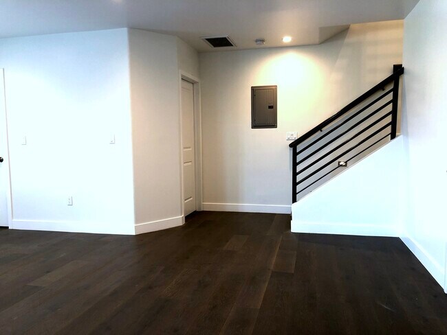 Building Photo - 2154 Fargo St