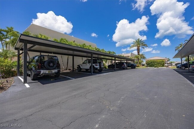 Building Photo - 800 River Point Dr