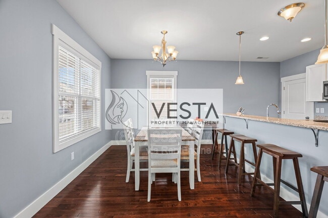 Building Photo - 16 Hyde Park Pl