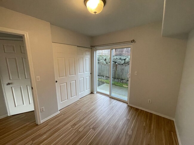 Building Photo - Amazing 3 Bedroom Condo with Garage and Vi...