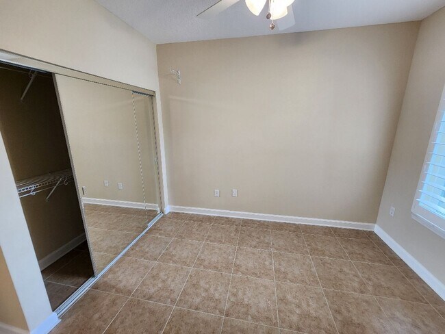Building Photo - 50% off this beautiful 2/2 Bouchelle Condo with private garage, see details*