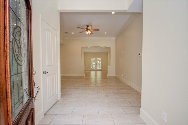 Building Photo - 10572 Twin Oak Dr