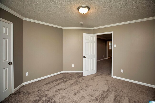 Building Photo - 8941 Glendale Dr