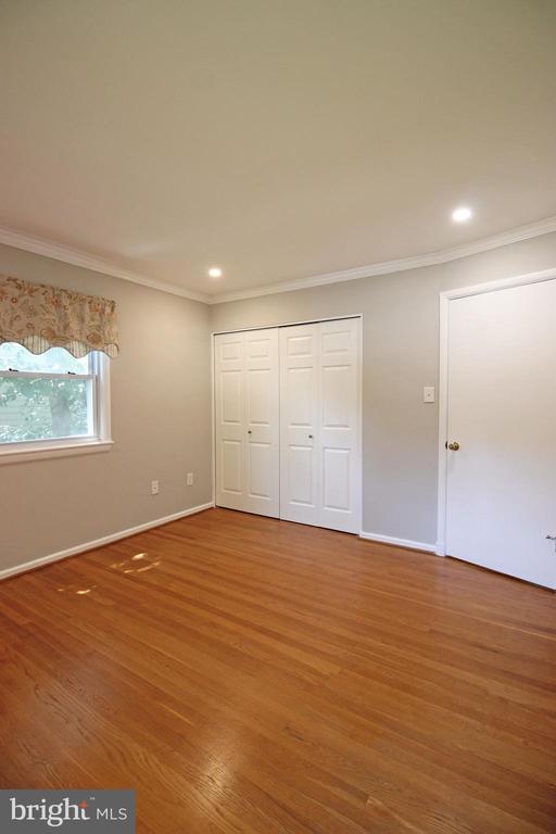 Building Photo - 102 Yeonas Dr SE
