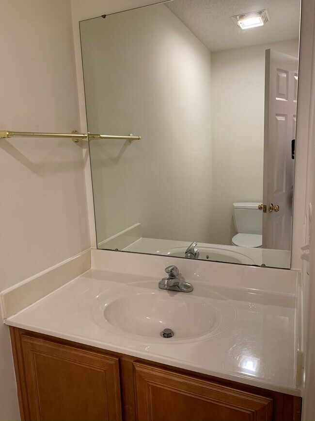 Building Photo - 115 Clusters Cir