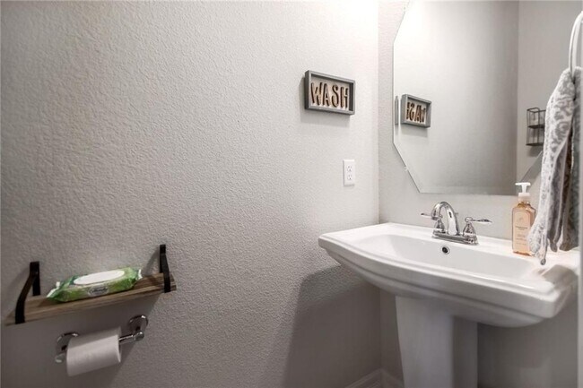 Building Photo - 18003 Pomelo Ln