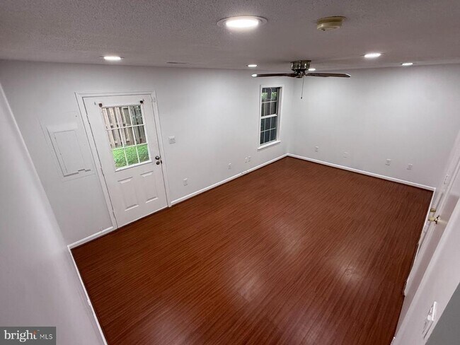 Building Photo - 46760 Hobblebush Terrace
