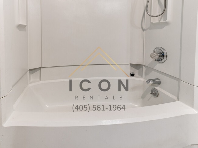 Building Photo - 8804 NW 92nd St