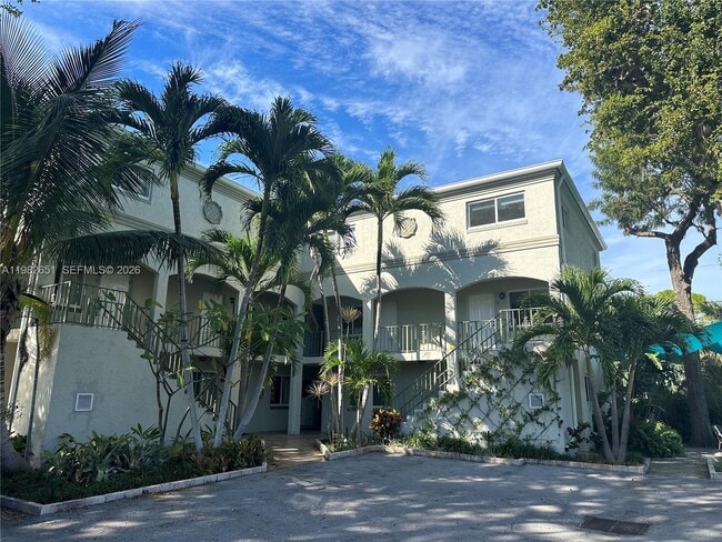 Building Photo - 913 NE 17th St